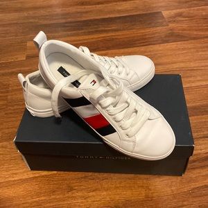 Tommy Hilfiger woman’s size 8 sneakers